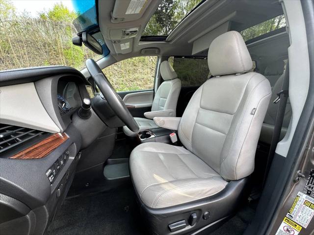 Photo of 2015 Brown Toyota Sienna