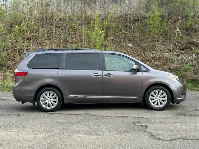 Photo of 2015 Brown Toyota Sienna