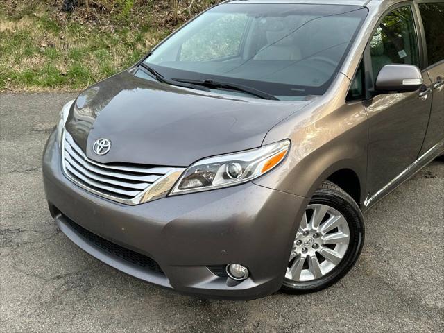 Photo of 2015 Brown Toyota Sienna