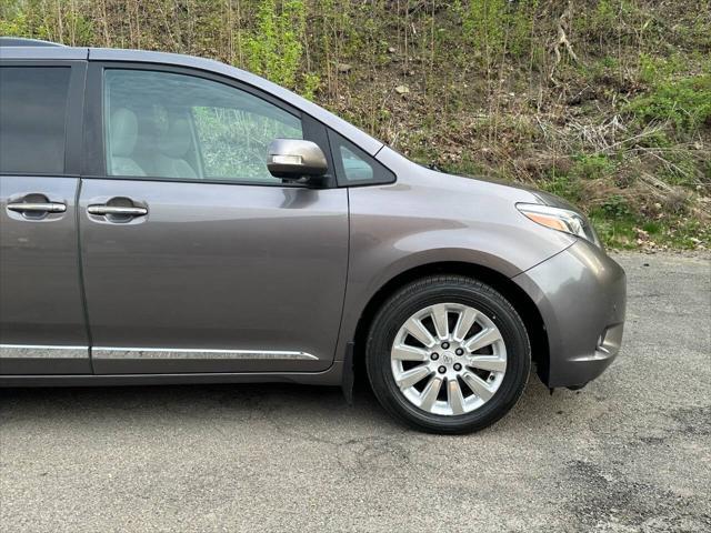 Photo of 2015 Brown Toyota Sienna