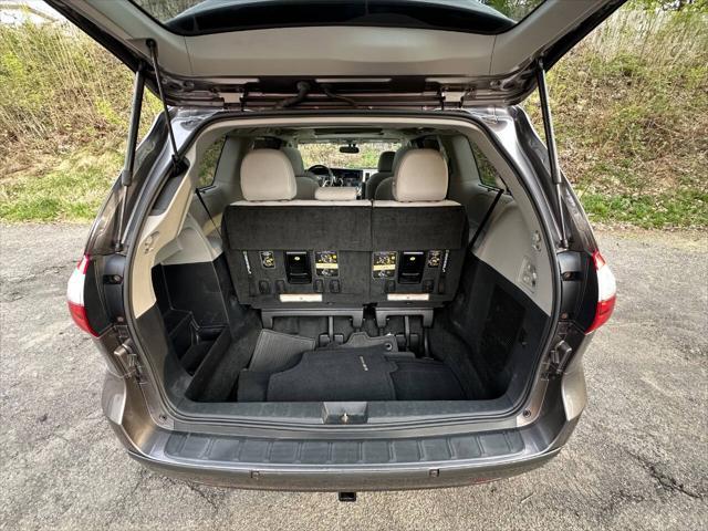Photo of 2015 Brown Toyota Sienna