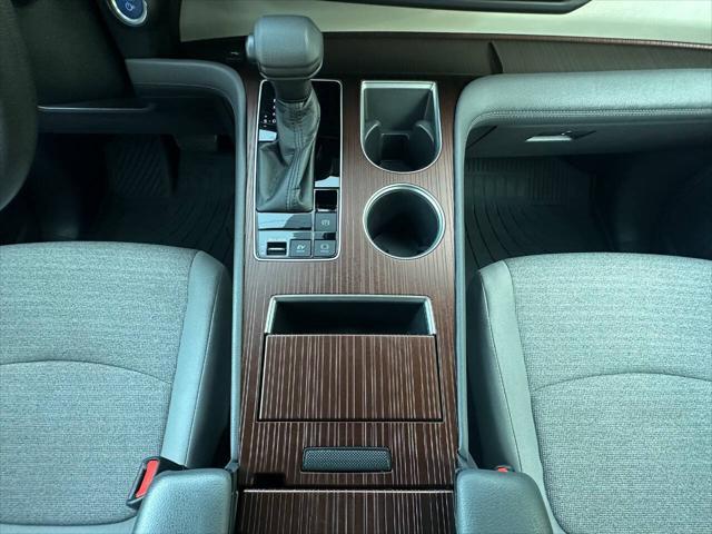 Photo of 2021 Super White Toyota Sienna