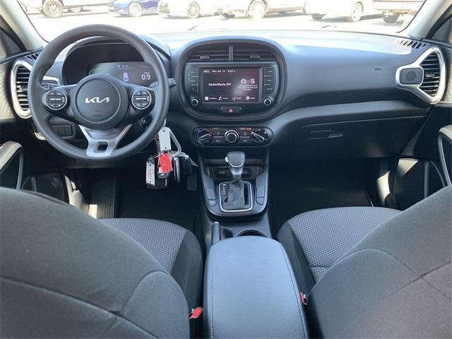 Photo of 2023 Snow White Pearl Kia Soul