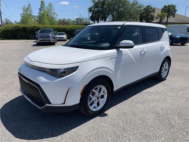 Photo of 2023 Snow White Pearl Kia Soul