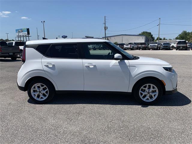 Photo of 2023 Snow White Pearl Kia Soul