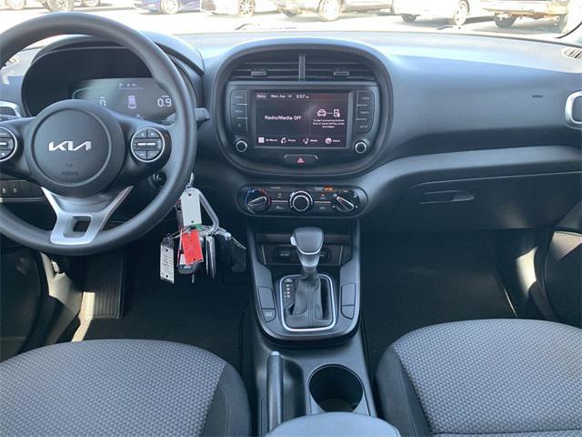 Photo of 2023 Snow White Pearl Kia Soul