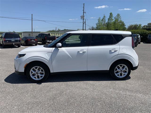 Photo of 2023 Snow White Pearl Kia Soul
