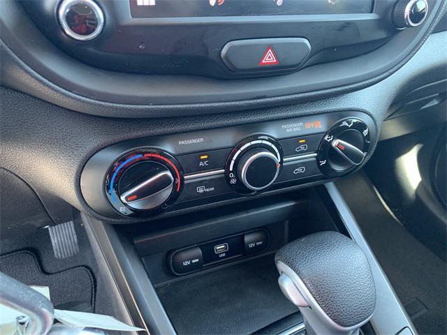 Photo of 2023 Snow White Pearl Kia Soul
