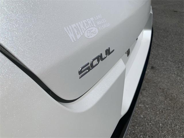 Photo of 2023 Snow White Pearl Kia Soul