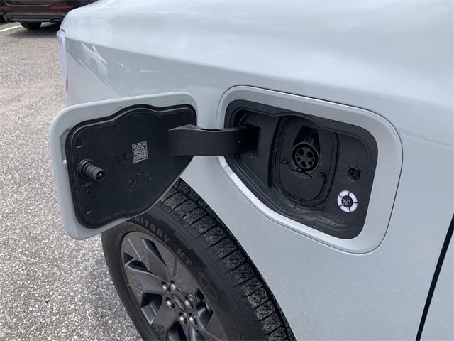 Photo of 2023 Avalanche Ford F-150 Lightning