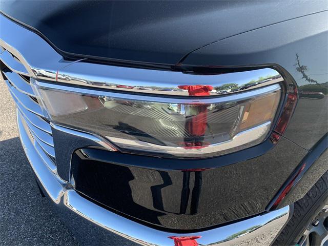 Photo of 2025 Diamond Black Crystal Pearlcoat RAM 1500