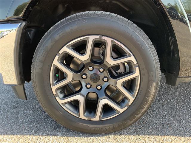 Photo of 2025 Diamond Black Crystal Pearlcoat RAM 1500