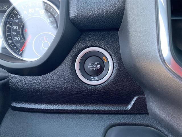 Photo of 2025 Diamond Black Crystal Pearlcoat RAM 1500