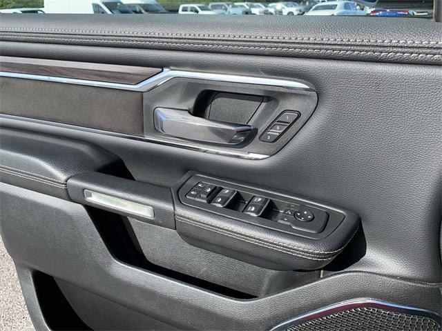 Photo of 2025 Diamond Black Crystal Pearlcoat RAM 1500