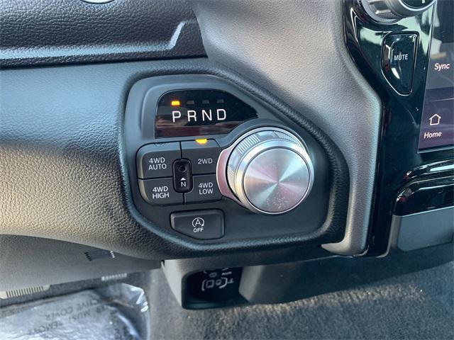 Photo of 2025 Diamond Black Crystal Pearlcoat RAM 1500
