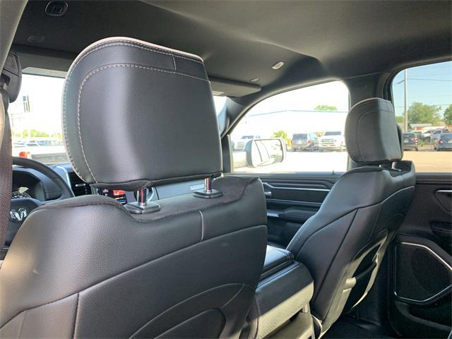 Photo of 2025 Diamond Black Crystal Pearlcoat RAM 1500