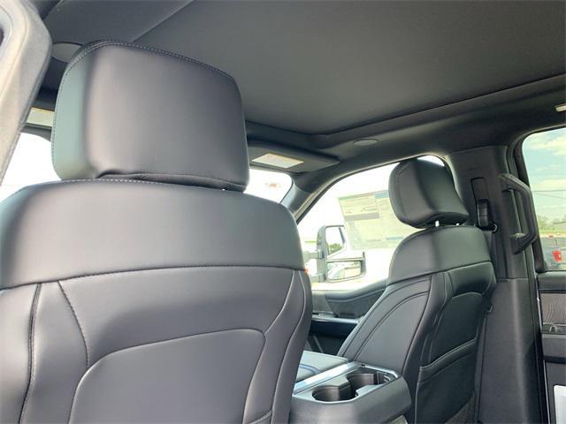 Photo of 2025 Glacier Gray Metallic Tri-Coat Ford F-250