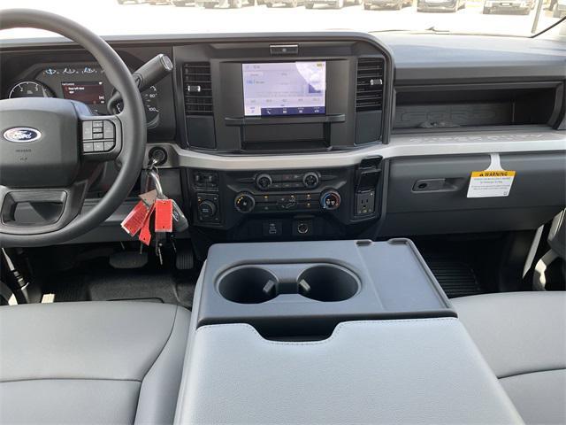 Photo of 2026 Oxford White Ford F-350