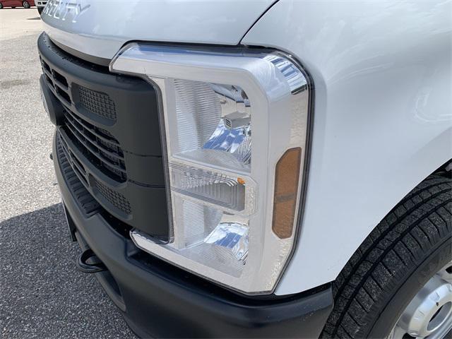 Photo of 2026 Oxford White Ford F-350