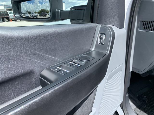 Photo of 2026 Oxford White Ford F-350