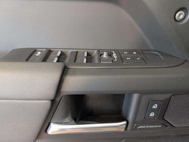 Photo of 2025 Silicon Silver Premium Metallic Land Rover Defender
