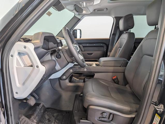 Photo of 2025 Santorini Black Land Rover Defender