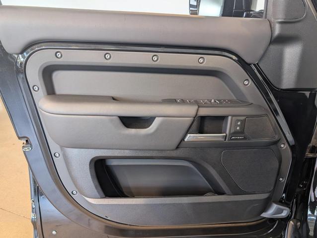 Photo of 2025 Santorini Black Land Rover Defender