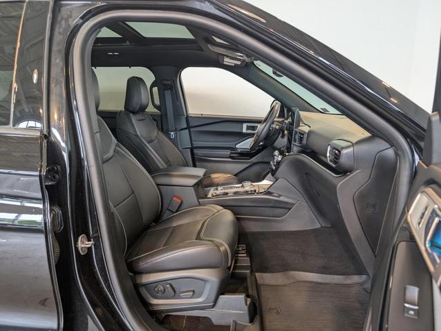 Photo of 2021 Agate Black Metallic Ford Explorer