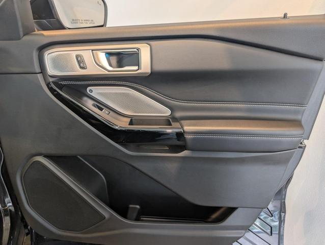 Photo of 2021 Agate Black Metallic Ford Explorer