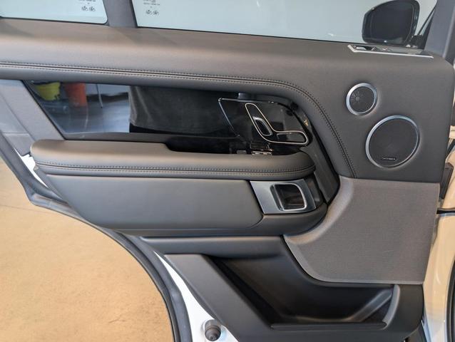 Photo of 2022 Fuji White Land Rover Range Rover