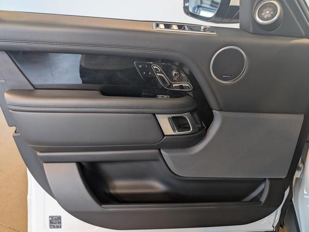 Photo of 2022 Fuji White Land Rover Range Rover