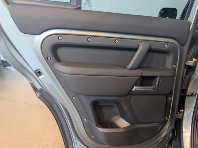 Photo of 2025 Pangea Green Metallic Land Rover Defender