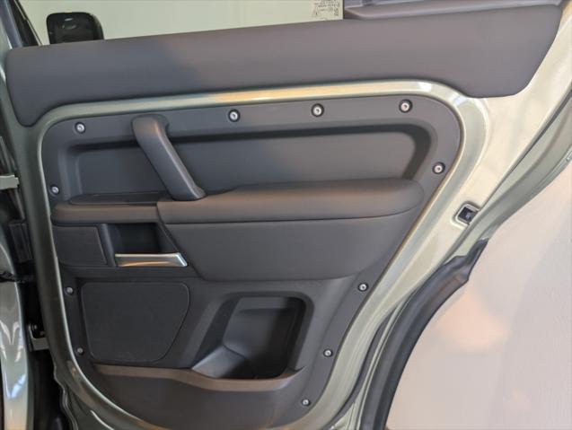 Photo of 2025 Pangea Green Metallic Land Rover Defender