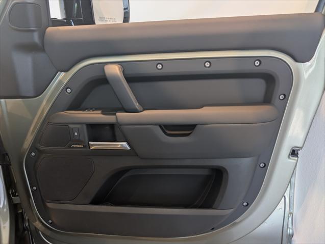 Photo of 2025 Pangea Green Metallic Land Rover Defender