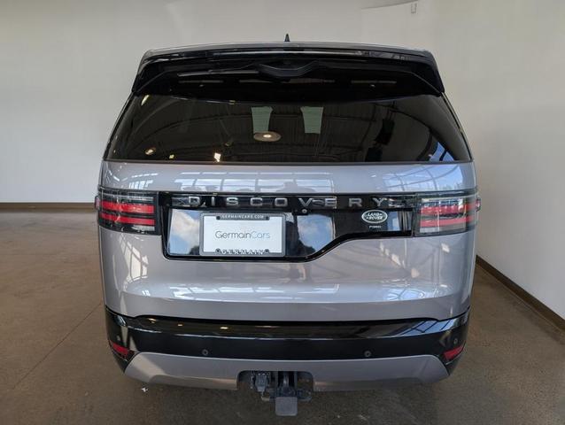 Photo of 2022 Grey Land Rover Discovery