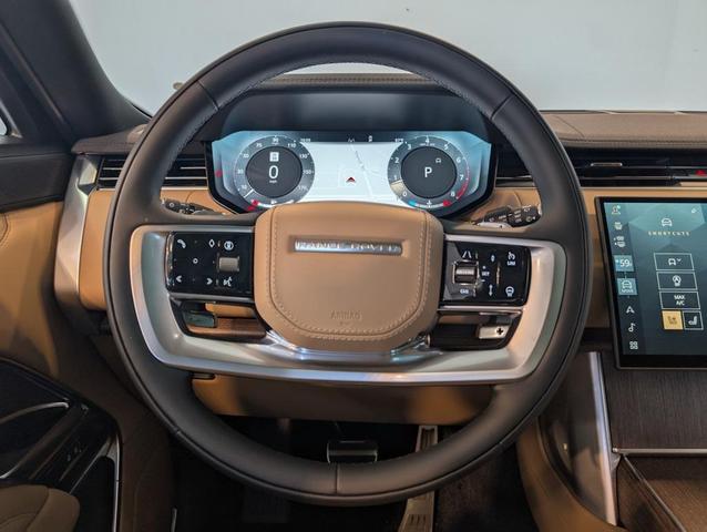 Photo of 2025 White Pearl Land Rover Range Rover