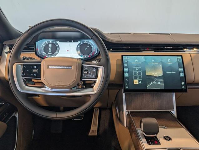 Photo of 2025 White Pearl Land Rover Range Rover