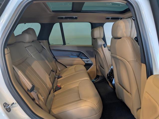 Photo of 2025 White Pearl Land Rover Range Rover