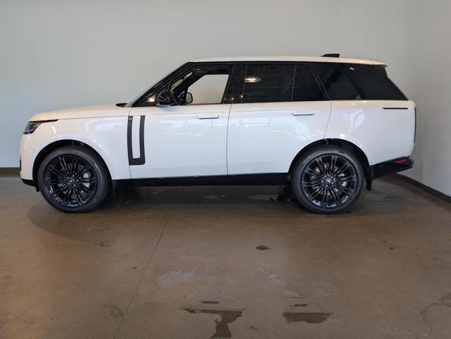 Photo of 2025 White Pearl Land Rover Range Rover