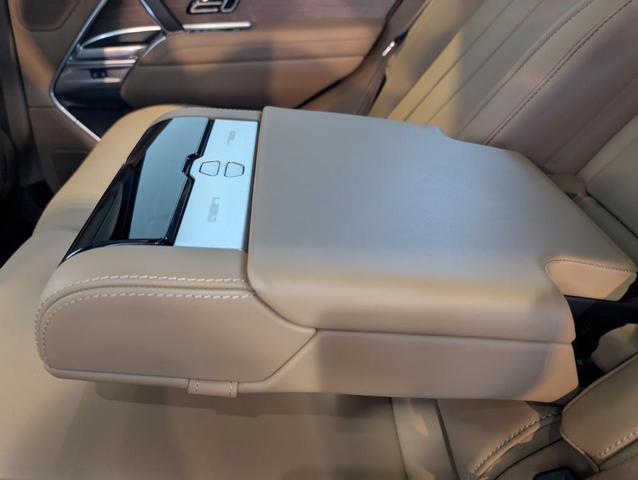 Photo of 2025 White Pearl Land Rover Range Rover