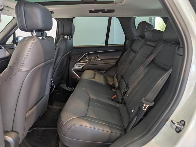 Photo of 2025 Fuji White Land Rover Range Rover