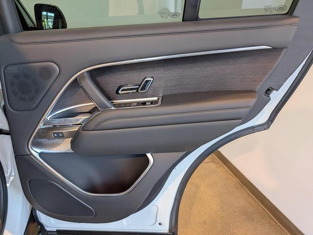 Photo of 2025 Fuji White Land Rover Range Rover