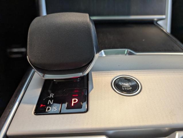 Photo of 2025 Fuji White Land Rover Range Rover