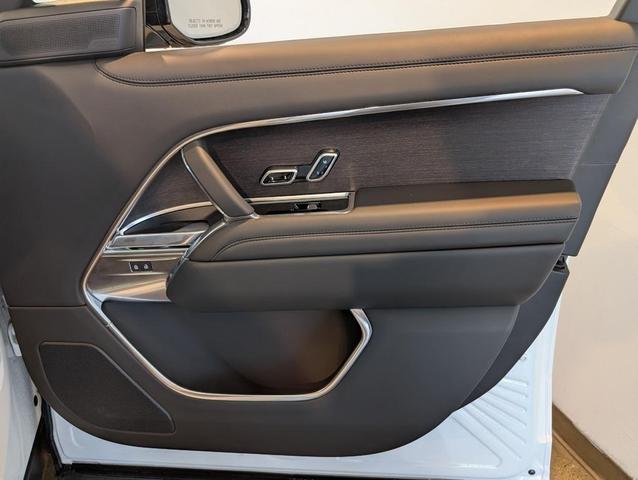 Photo of 2025 Fuji White Land Rover Range Rover
