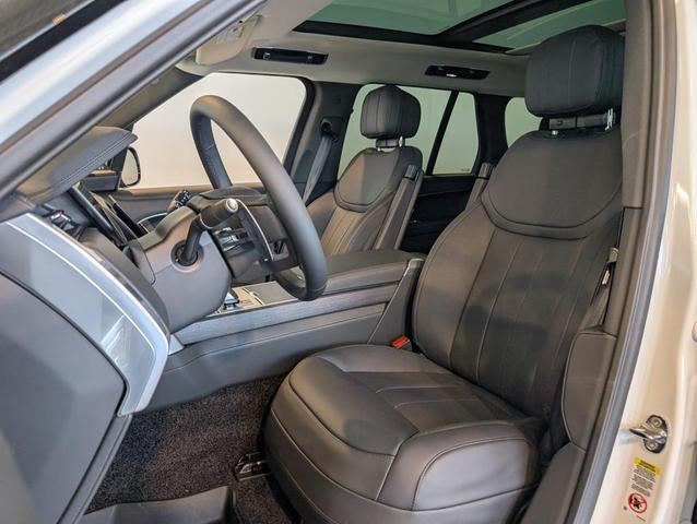 Photo of 2025 Fuji White Land Rover Range Rover