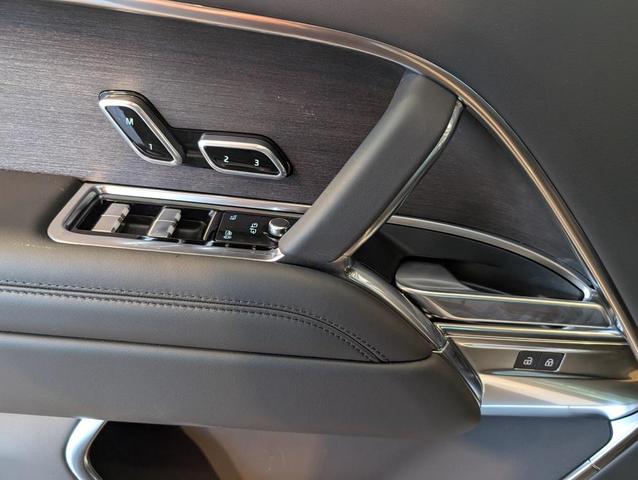 Photo of 2025 Fuji White Land Rover Range Rover