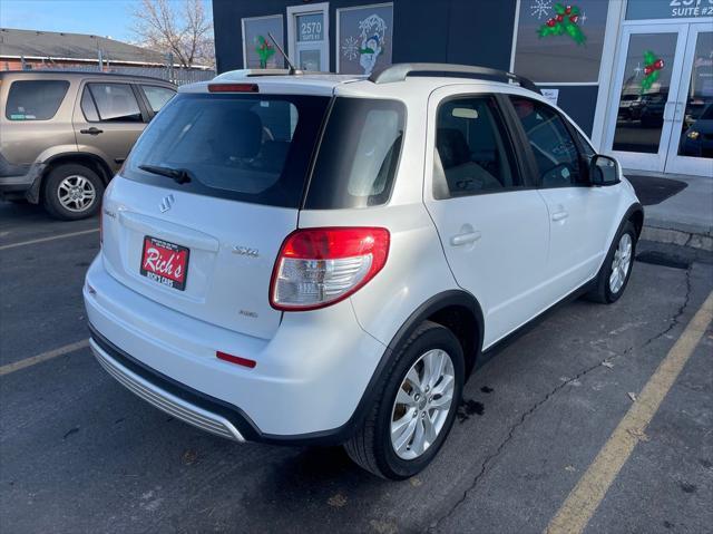 Photo of 2012 White Water Pearl Suzuki SX4