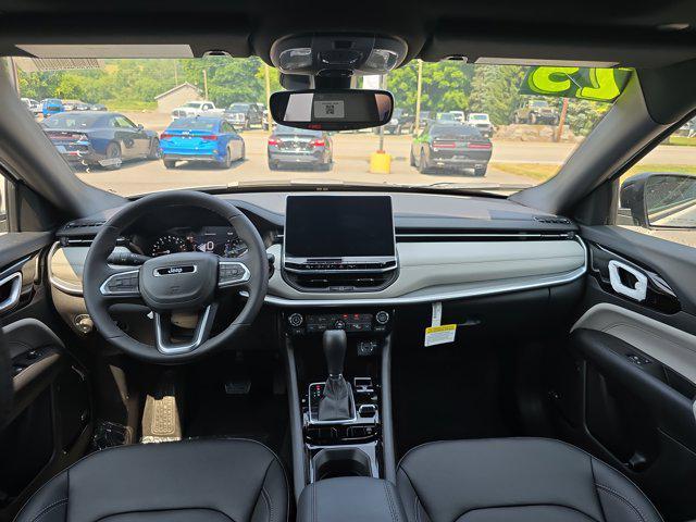 Photo of 2025 Silver Zynith Metallic Clearcoat Jeep Compass