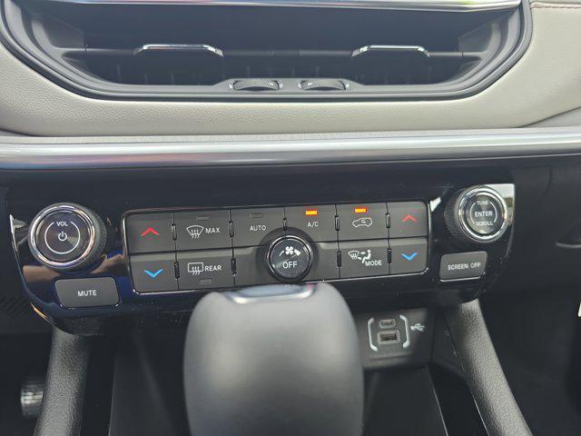 Photo of 2025 Silver Zynith Metallic Clearcoat Jeep Compass