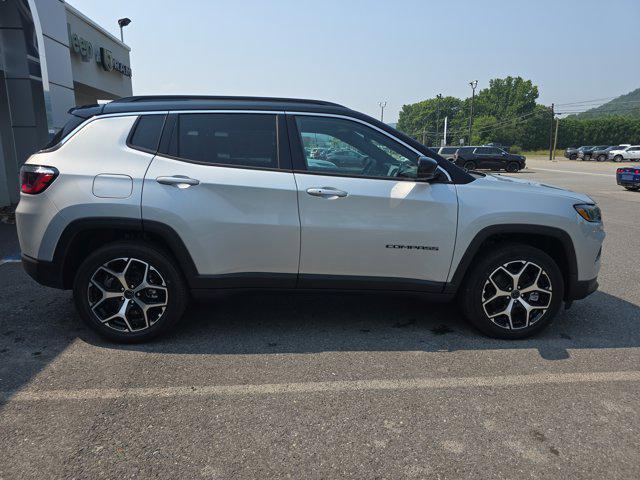 Photo of 2025 Silver Zynith Metallic Clearcoat Jeep Compass